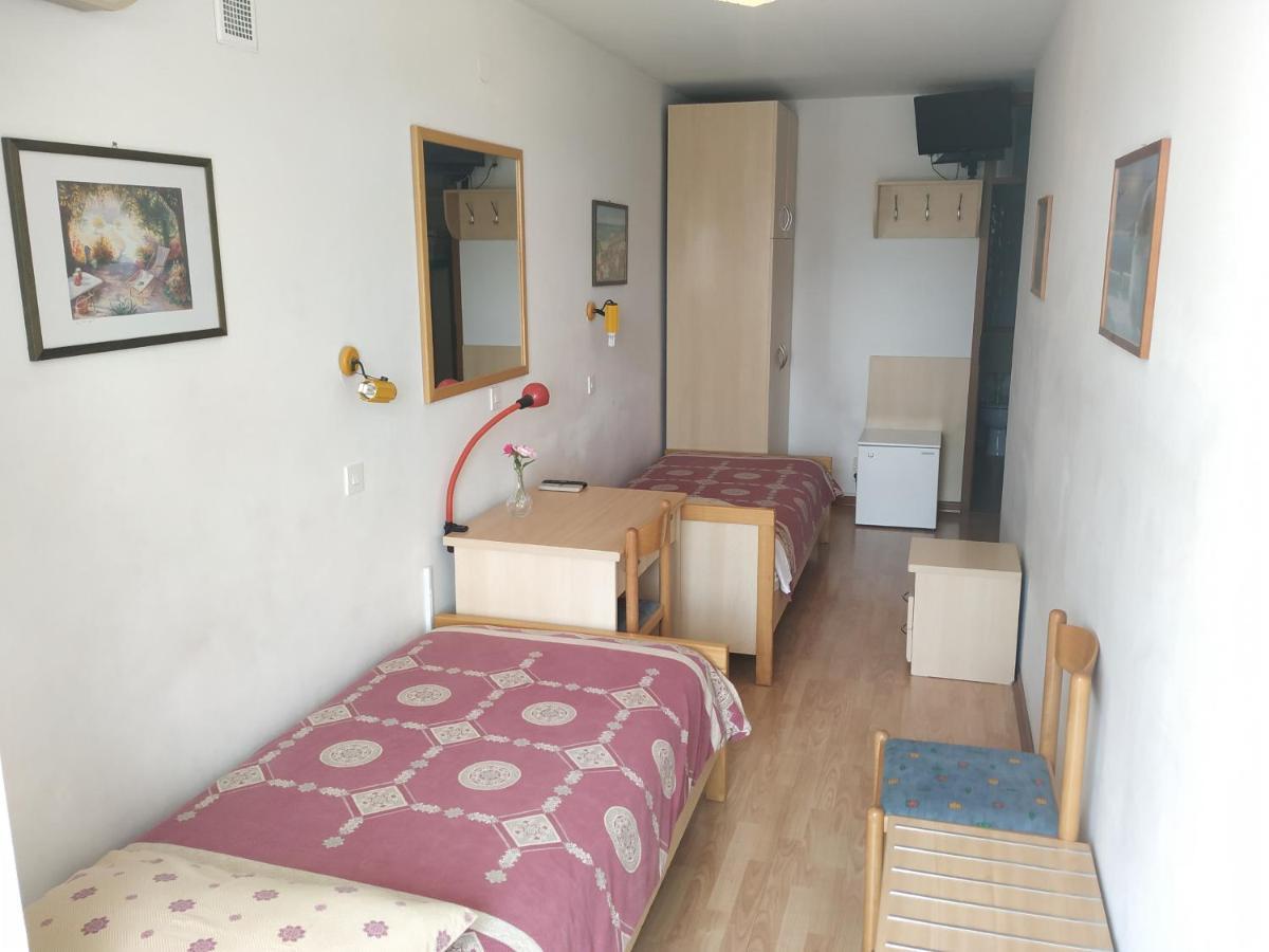 Accomodation Pertout Нова Горица Екстериор снимка