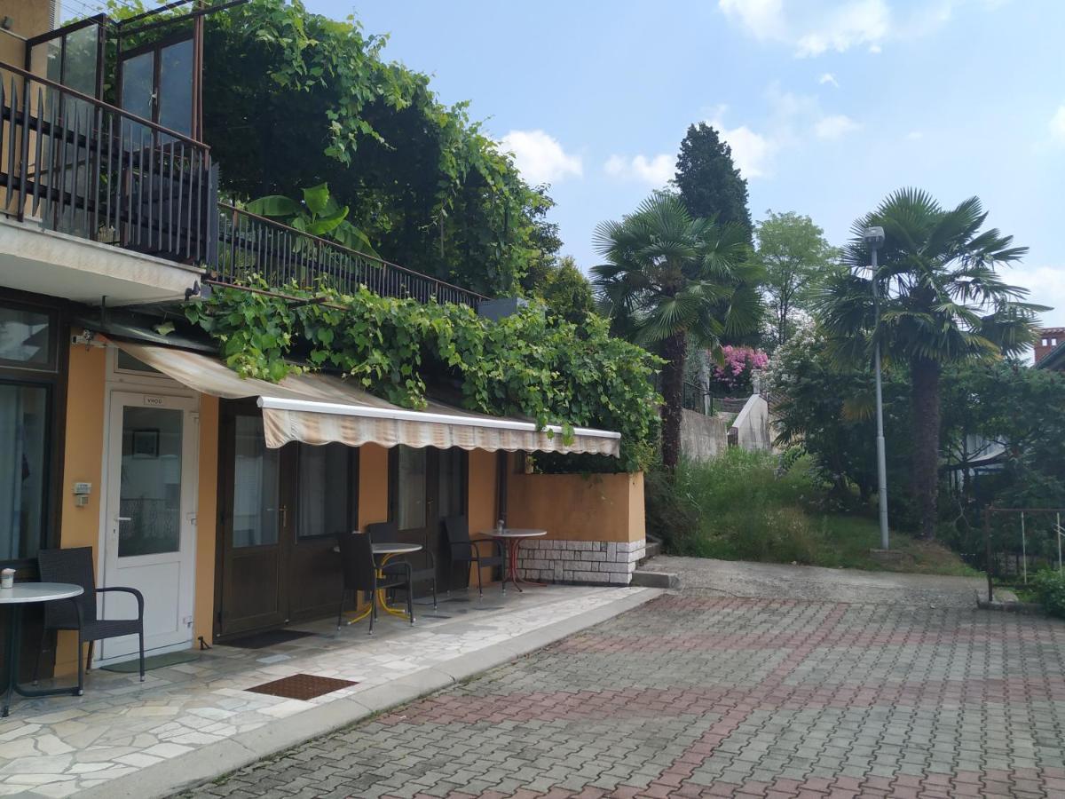 Accomodation Pertout Нова Горица Екстериор снимка