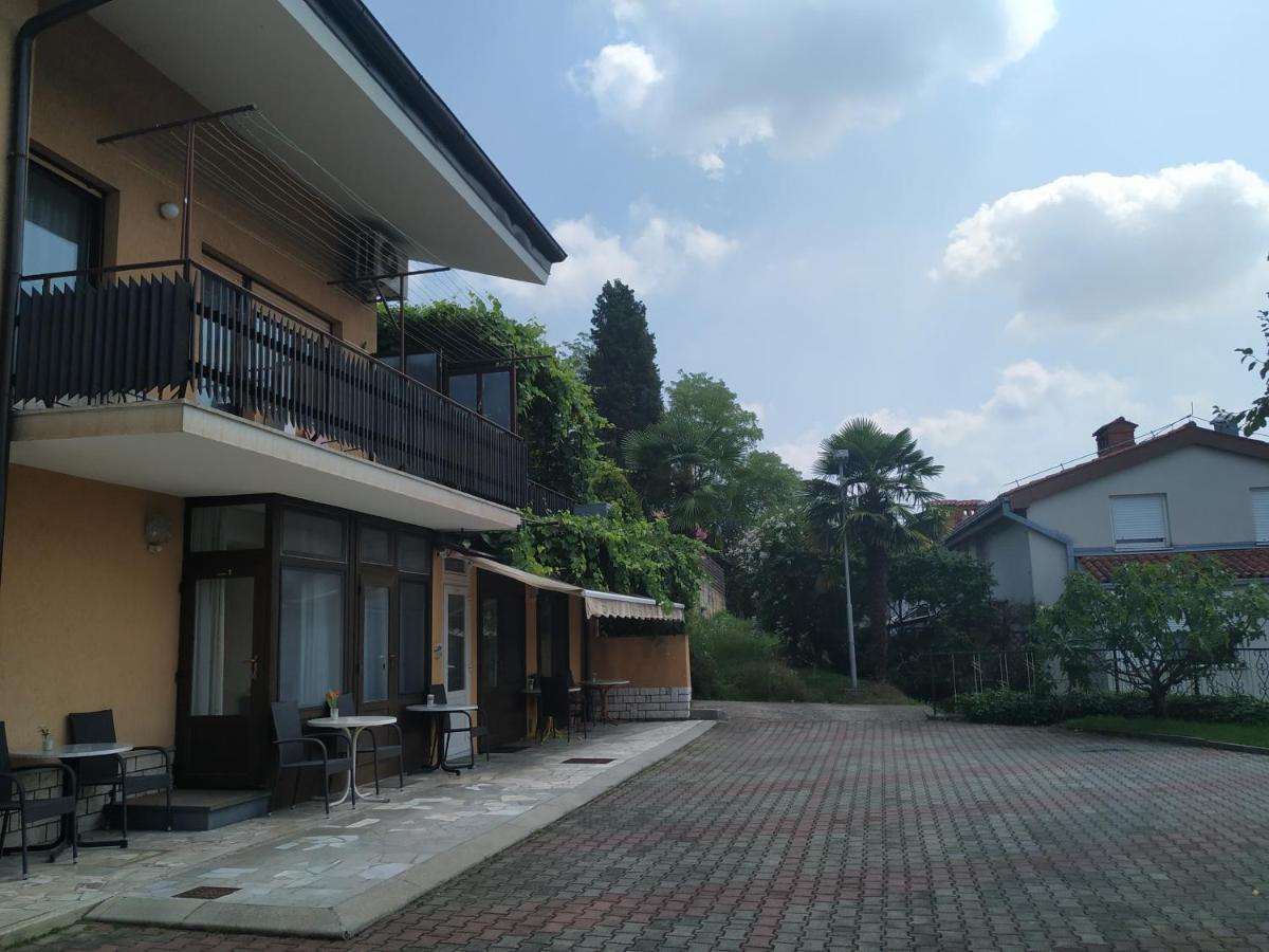 Accomodation Pertout Нова Горица Екстериор снимка
