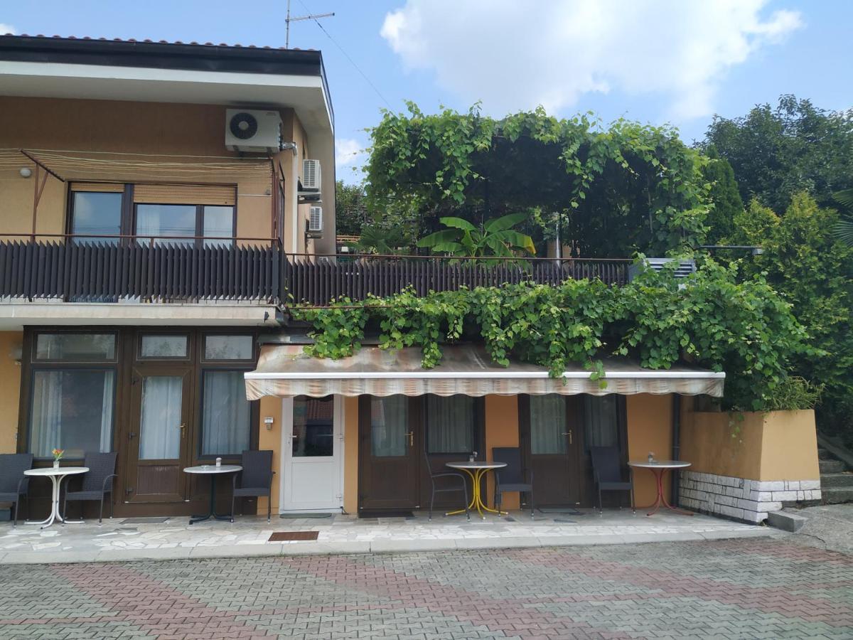Accomodation Pertout Нова Горица Екстериор снимка