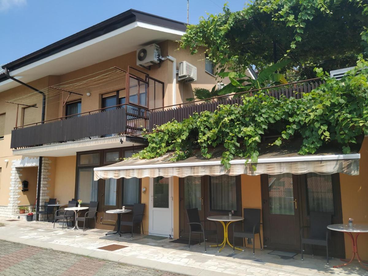 Accomodation Pertout Нова Горица Екстериор снимка