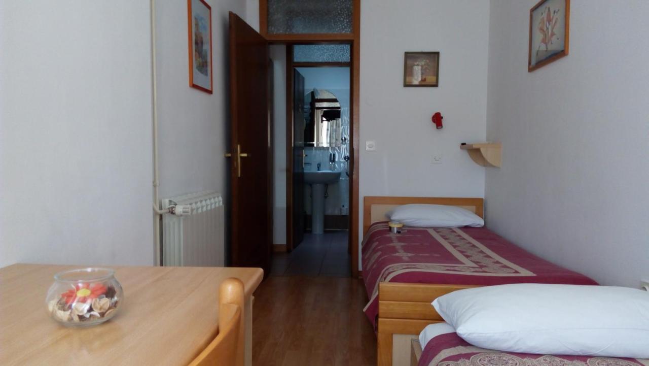 Accomodation Pertout Нова Горица Екстериор снимка